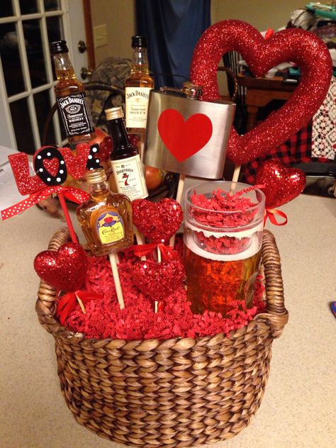 Valentines Picnic Basket, Valentines Picnic, Valentines Basket, Valentine Baskets, Picnic Basket, Valentines, Valentine's Day