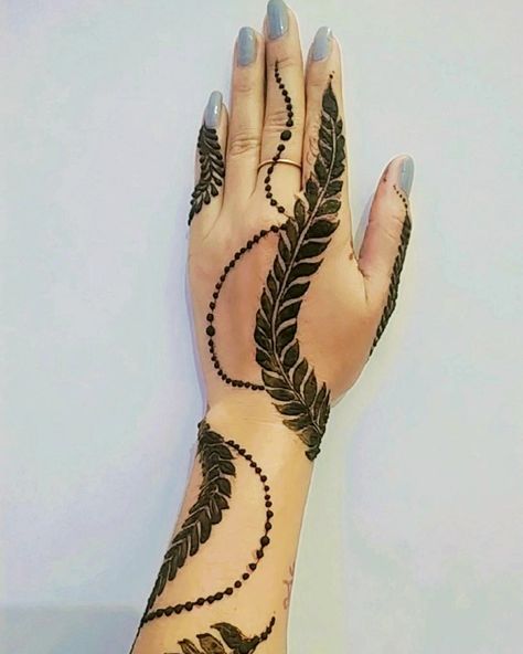 Mehndi art, simple Mehndi learn, easy mehndi design Simple Bell Mehndi Design, Bell Mehndi Design, Mehndi Mehndi, Simple Mehndi Design, Easy Design, Bell Design, Simple Mehndi, Mehndi Art, Book Art Diy