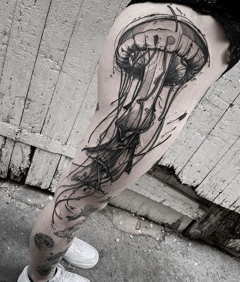 @ll3_tattoo: “Jellyfish . . #legtattoo #leg #sketch #sketchtattoo #tat #tato #tatoo #tatto #tatoos #tattos…” Leg Sketch, Medusa Animal, Tattoo Perna, Tattoo Pierna, Watercolor Tattoo Ideas, Torso Tattoos, Bug Tattoo, Jellyfish Tattoo, Watercolor Tattoos