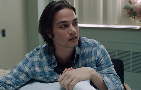 Daniel Zovatto act Greg in It Follows Daniel Zovatto, It Follows, Sculpted Arms, Latino Men, Eyes Emoji, Fear The Walking, Fear The Walking Dead, Heart Eyes, Walking Dead