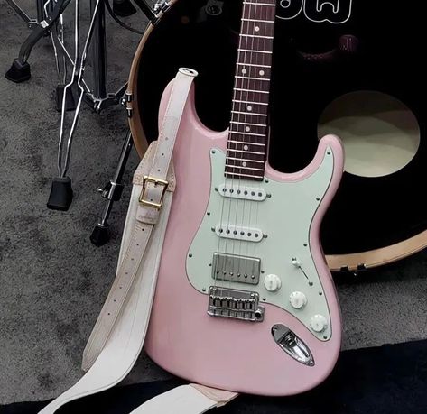 Pink Electric Guitar Aesthetic, Pink Guitar Aesthetic, Pink Electric Guitar, Pink Guitar, Electric Guitar Design, Guitar Obsession, Music Studio Room, Celebrity Skin, Music Is My Escape