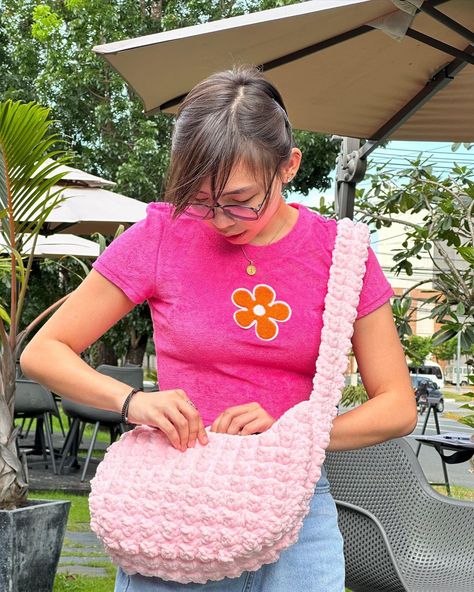 cloud puff body bag ☁️ pattern by @chenda_diy also available in milky white, beige & black ☆⌒(ゝ。∂) #crochet #crochetersofinstagram… | Instagram Crochet Puff Bag, Puff Crochet Bag, Crochet Cloud Bag, Crochet Bubble Bag, Chenda Diy, Puff Bag, Puff Flower, Cloud Bag, Crochet Humor