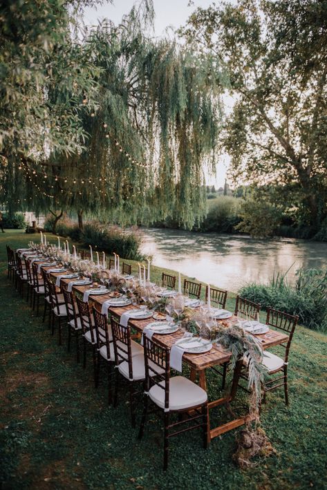 Why do I have a feeling that today&'s romantic wedding on the river of Mincio, North of Italy, is something every young couple's dream? You must see how adorable and lovable today's young bride and groom on #ruffledblog Outdoor Dinner, Long Table, Trik Fotografi, Wedding Goals, Northern Italy, Forest Wedding, Romantic Weddings, Fairytale Wedding, Wedding Locations