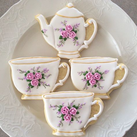 So in love with these #teacookies! They are for a birthday, but we can see these working for a lot of pretty events! #toobeautifultoeat… Cupcakes Wedding Ideas, Pea Cookies, Tea Party Cookies, Tea Cup Cookies, Teapot Cake, Teapot Cookies, Cupcakes Wedding, Tea Cups And Saucers, Tea Cookies