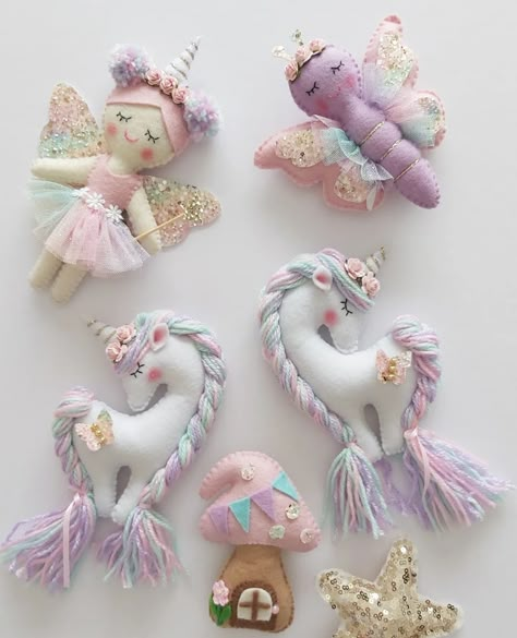 Dollhouse Doll Clothes, Operation Christmas Child Boxes, Felt Hair Accessories, Diy Rag Dolls, Felt Toys Patterns, Handmade Soft Toys, Unicorn Magic, Unicorn Crafts, Quilting Designs Patterns