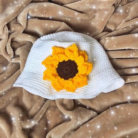 miriam on Instagram: “Did someone say... SUNFLOWER BUCKET HAT?? 👀 Introducing the Sunflower Bucket Hat 2.0! 😌🌻✨ I felt it was time to do a little bit of…” Sunflower Bucket Hat Crochet, Sunflower Bucket Hat, Sunflower Bucket, Bucket Hat Crochet, Crochet Inspo, The Sunflower, Crochet Diy, Hat Crochet, Diy Crochet