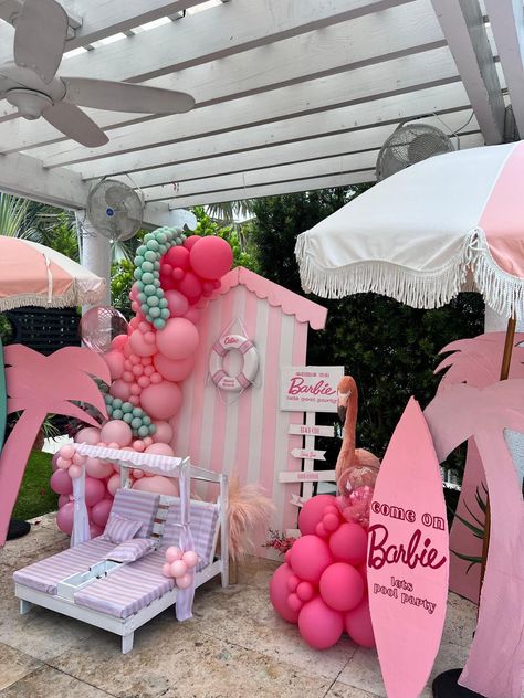 barbie Barbie Beach Party Ideas, Malibu Barbie Decor, Beach Barbie Birthday Party, Malibu Barbie Balloon Garland, Barbie Beach Party, Barbie Beach Birthday Party Decorations, Themed Tablescapes, Malibu Party, Barbie Beach