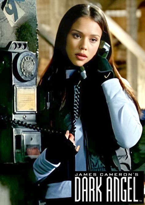 Dark Angel sci-fi. Jessica Alba as Max. Brunette Film Characters, Jessica Alba Poster, Jessica Alba Brunette, Dark Angel Jessica Alba, Jessica Alba 90s, Jessica Alba Dark Angel, Jessica Alba Movies, Dark Angel Tv Series, Young Jessica Alba