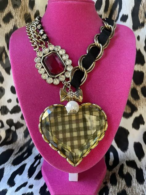 Betsey Johnson Vintage HUGE Black White Lucite Heart Gingham Checkered Necklace | eBay Betsy Johnson Aesthetic, Checkered Necklace, 2000s Birthday Party Theme, 2000s Birthday, Johnson Aesthetic, Things I Need To Buy, Vintage Betsey Johnson, Crystal Belt, Quirky Fashion