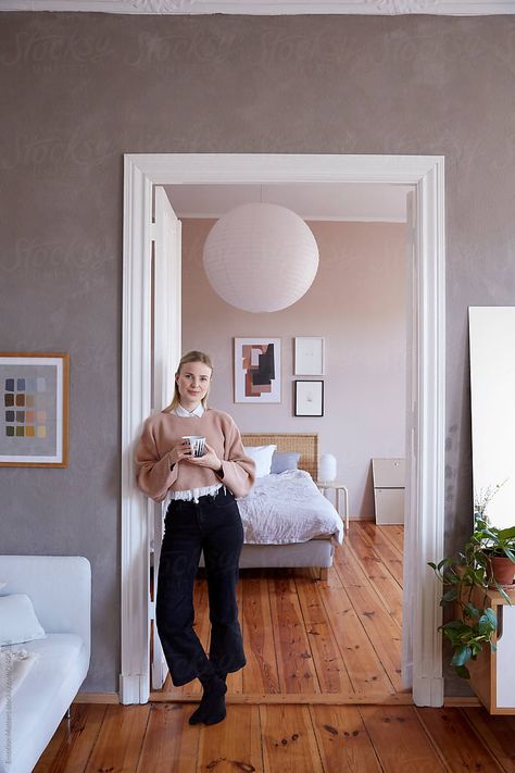 A woman in her living room. by Emotion Matters - Stocksy United Swedish Minimalism, Bed Threads, Scandinavian Lifestyle, Minimal Living, Marie Kondo, Home Organisation, Lifestyle Trends, Home Trends, Tidy Up