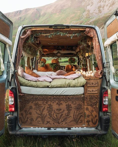 Combi Hippie, Kombi Hippie, Accessoires Camping Car, Hippie Car, Bus Living, Kombi Home, Bus House, Drømme Liv, Campervan Life