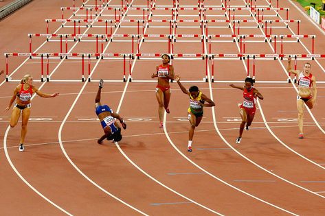 Track And Field Aesthetic, Hurdles Track, 100m Hurdles, Field Aesthetic, Bucket List For Teens, Field Athletes, Track Pictures, World Athletics, Running Track