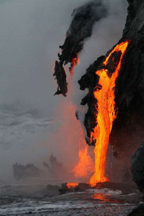 Lava fall Hawaii Volcano, Volcano National Park, Lava Flow, Natural Phenomena, Alam Yang Indah, Science And Nature, Bright Orange, Amazing Nature, Mother Earth