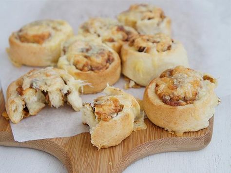 Cheesymite Scrolls - Delicious scrolls which can be served as a snack, for breakfast or lunch. If you don't have vegemite, use a similar spread such as Mightymite, Marmite, or even Promite. Savoury Scrolls, Cheesymite Scrolls, Scrolls Recipe, Easy Brunch Recipes, Australia Food, Australian Food, Savoury Recipes, School Snack, Crocheted Items