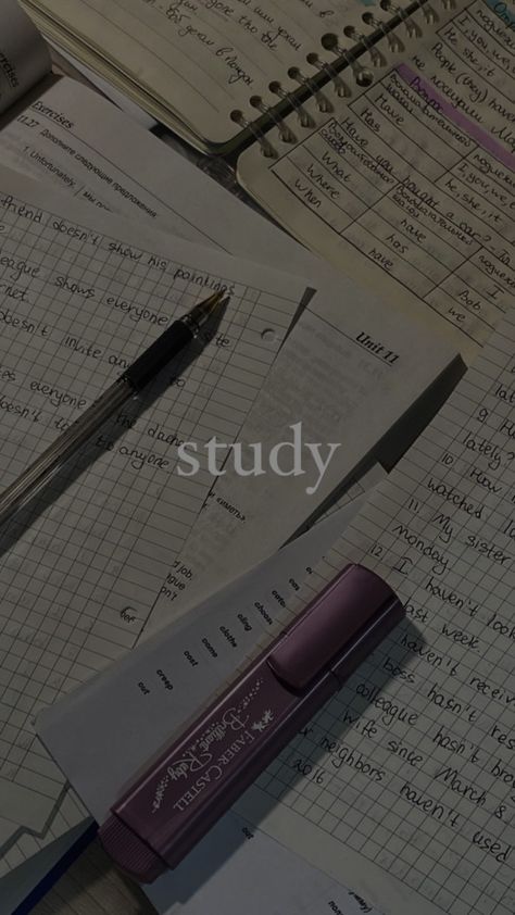 Study Space Aesthetic, Desk Setup Study, Healthy Lifestyle Inspo, Study Core Aesthetic, Minimalist Desk Setup, Aesthetic Workspace, Study Goals, Study Core, Medical Study