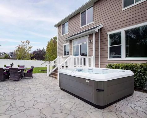 Swim Series Performance Class Spas | Bullfrog Spas Contemporary Spa, Spas Outdoor, Modern Hot Tubs, Tub Design, Hot Tub Designs, Outdoor Hot Tub, Spa Lighting, Portable Spa, Spa Water