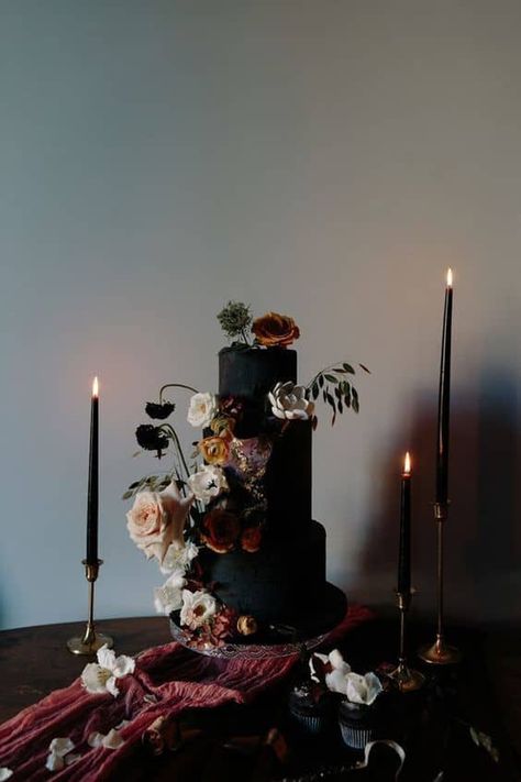 Autumn Wedding Cake Ideas - The Urban Wedding Company Wedding Cakes Gothic, Dark Wedding Cake Ideas, Autumn Wedding Cake Ideas, Fairytale Cake, Wedding Cake Black, Autumn Wedding Cake, Gothic Fairytale, Gothic Wedding Cake, Autumn Wedding Cakes