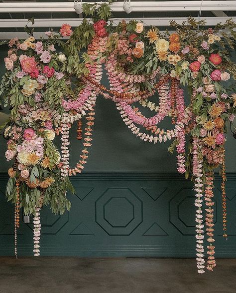 Flower Installation Wedding, Ceremony Alter, Installation Wedding, Floral Arches, Floral Installations, Wedding Arches, Boda Mexicana, Flower Installation, Los Angeles Wedding