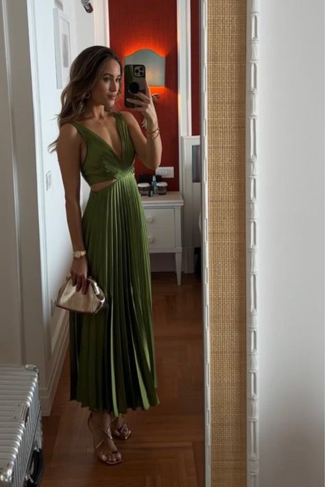 Green Heels Outfit Classy, Western Wedding Outfits, Green Heels Outfit, Wedding Outfits Guest, Ankle Cuff Heels, Fall Wedding Ceremony, Wedding Guest Outfit Fall, Green Heels, Heels Outfits