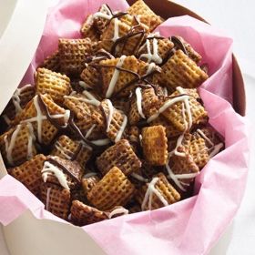 Chocolate Chex Caramel Crunch, Caramel Chex, Chex Party Mix Recipe, Chocolate Chex Mix, Gluten Free Chex, Chex Recipes, Shower Recipes, Party Mix Recipe, Chocolate Chex