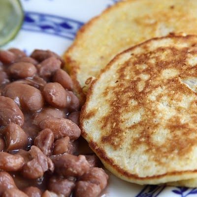 Pinto Beans & Fried Corn Bread ..... Mammy made fried cornbread, we called then "flitters", we ate them with her homemade burnt sugar syrup..so good! Fried Cornbread, Southern Family, Beans And Cornbread, Cave City, Fried Corn, Comfort Food Southern, Country Cooking, Family Cooking, Southern Cooking