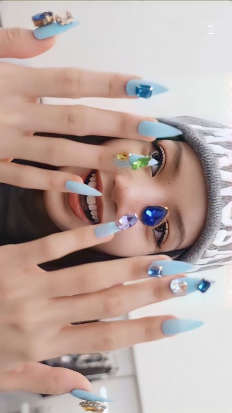 Lili Film, K Pop Nails, Idol Nails, Graffiti Nails, Nail 2023, Pop Art Nails, Long Square Nails, Golden Nails, Square Nail Designs