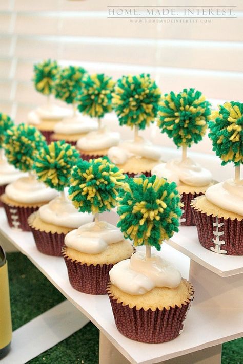 Cheer Party Food, Cheerleader Party Decorations, Cheerleader Cupcakes, Cheer Party Ideas, Cheerleading Party Decorations, Cheer Party Decorations, Glee Party, Make Yarn Pom Poms, Cheerleader Cake