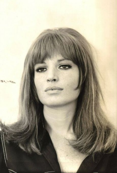 Monica Vitti Hair, Monica Vitti Style, Retro Bangs, Sarah Greene, Retro Haircut, Monica Vitti, Italian Hair, 60s Look, 60s Hair