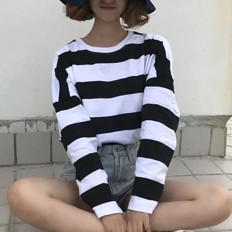 Korean Tshirt Outfit, Gift Ideas Aesthetic, Egirl Style, Egirl Aesthetic, Striped Tops, Punk T Shirt, Striped Long Sleeve Tee, Korean Girl Fashion, Striped Long Sleeve Shirt