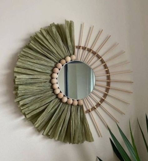 Raffia Home Decor, Diy Boho Mirror Ideas, Boho Craft Room Decor, Diy Deco Boheme, Rafia Mirror, Boho Diy Wall Decor, Boho Mirror Diy, Rafia Diy, Rafia Crafts