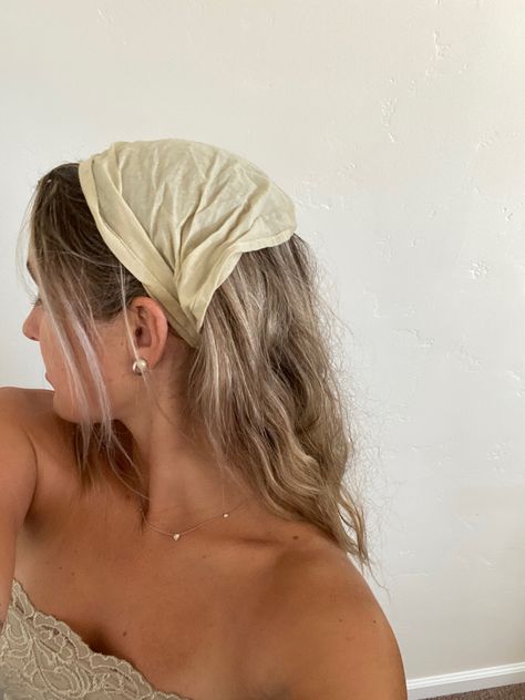 Linen Head Scarf, Hair Inspo Summer, Beachy Blonde Hair, Hairstyles Headband, Beachy Blonde, Face Tan, Beachy Aesthetic, Summer Headbands, Vacation Hairstyles