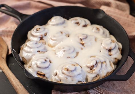 Easy Sourdough Discard Cinnamon Rolls {30 minute recipe!} - Hopewell Heights Skillet Cinnamon Rolls, Discard Cinnamon Rolls, Sourdough Discard Cinnamon Rolls, Sourdough Discard Recipes, Recipe Using Sourdough Starter, Maple Coffee, Sourdough Cinnamon Rolls, Sourdough Starter Discard Recipe, Easy Sourdough