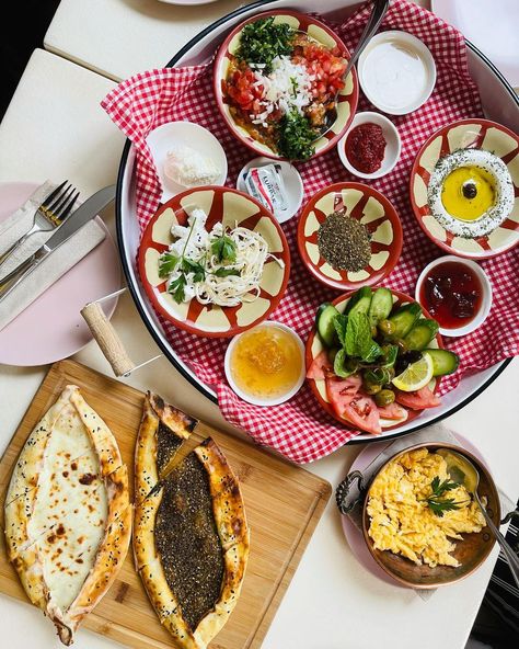 Arabic Cafe, Arabic Breakfast, Arab Food, Instagram Cafe, Outdoor Sitting, Brunch Cafe, Breakfast Photography, Breakfast Tray, Breakfast Set