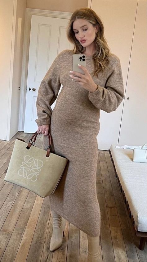 Hot Pregnancy Outfits, Pregnant Outfit, Rosie Huntington Whiteley Style, Rosie Hw, Winter Maternity Outfits, Stylish Maternity Outfits, Rosie Huntington, Pregnancy Looks, Huntington Whiteley