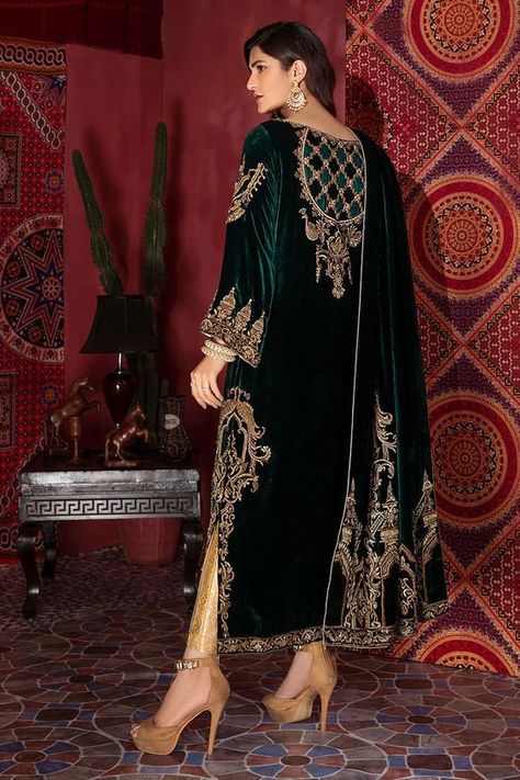 Velvet Pakistani Dress, Velvet Suit Design, Pakistani Couture, Velvet Dress Designs, Pakistani Dresses Casual, Velvet Clothes, Pakistani Wedding Dresses, Party Wear Indian Dresses, Stylish Dress Book