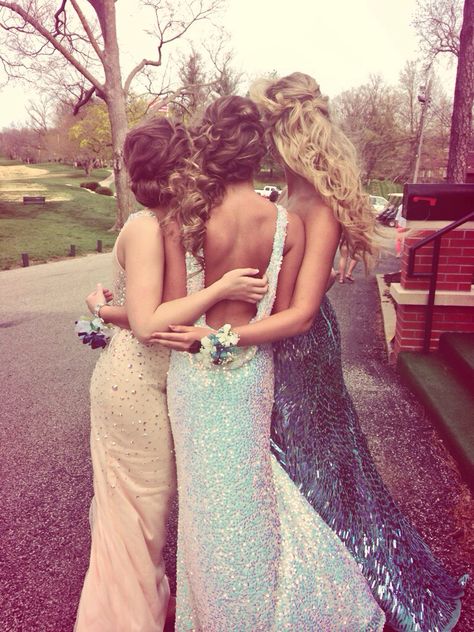 Best Friends. @Danielle Lampert Meyer @Kasey Collins Tirrel @Jacqueline Thompson Prom Goals, Prom Picture Poses, Homecoming Pictures, Prom 2015, Prom Inspiration, Prom Couples, Prom Photography, Prom Poses, Prom Photos