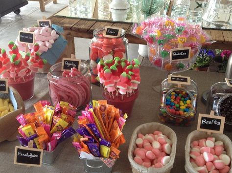 La boda de mi amiga Leonor Diy Candy Bar, Buffet Dessert, Candy Car, Sweet Carts, Candy Bar Wedding, Jungle Theme Birthday, Gourmet Breakfast, Wedding Sweets, Candyland Birthday