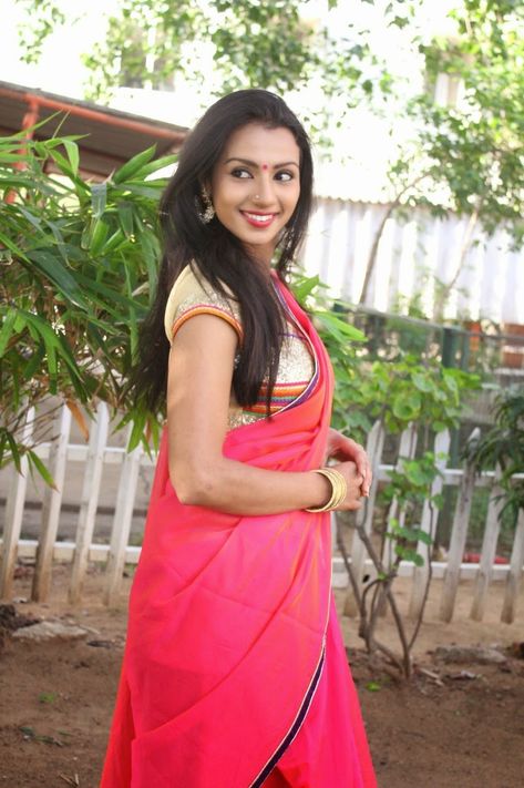 Shruthi Hariharan, Sruthi Hariharan, Thiruvananthapuram, Saree Poses, Indian Film, Film Actress, Film Awards, London England, One Shoulder Dress