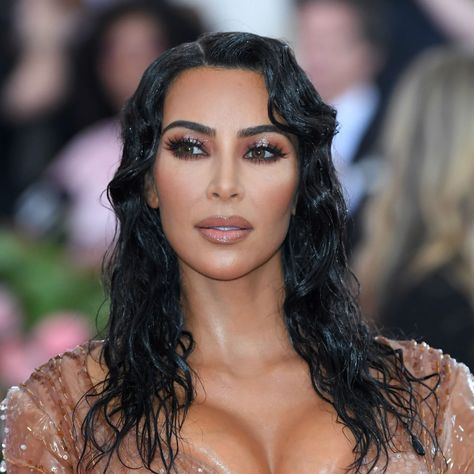 Kim K Wet Hair Look, Kim K Wet Look, Kim K Makeup, Gala Photos, Rebecca Lynn, Wet Look Hair, Bday Photoshoot, Kardashian Makeup, Sultry Makeup