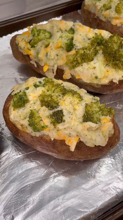 Potato Boats, Cheese Potatoes, Broccoli And Cheese, Potato Recipes, Broccoli, Food And Drink, Easy Meals, Cheese