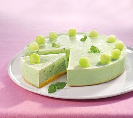 Frozen melon cake Cucumber Desserts, Honeydew Melon Cake, Melon Dessert, Melon Cake, Philadelphia Torte, Glaze For Cake, Chilled Desserts, Frozen Cake, No Dairy Recipes