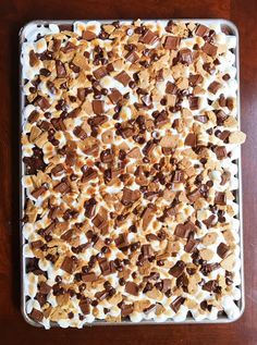 S'mores Bars To Feed A Crowd | July 4 | Sheet Pan Dessert | 4th of July | Recipe | Dessert | Chocolate | S'mores | Campfire | Hershey's | Dessert Bars | Marshmallow | For A Crowd Sheet Pan Dessert, Smores Bars, Smores Bar, S Mores Bars, Smores Dessert, Dessert Oreo, Potluck Desserts, Desserts Keto, Desserts Vegan