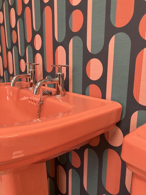 60’s Bathroom, 60s Bathroom Decor, 60s Bathroom, 1960s Bathroom, 60s Home Decor, Best Bathroom Paint Colors, Bathrooms Inspiration, 60s Home, Mid Century Modern Bedroom