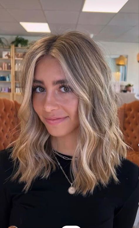 Dirty Blonde Hair Short, Unique Hairstyles For Long Hair, Dirty Blonde Hair With Highlights, Highlights 2023, Collarbone Length Hair, Sandy Blonde Hair, Medium Length Blonde Hair, For Long Hair Hairstyles, Long Hair Hairstyles