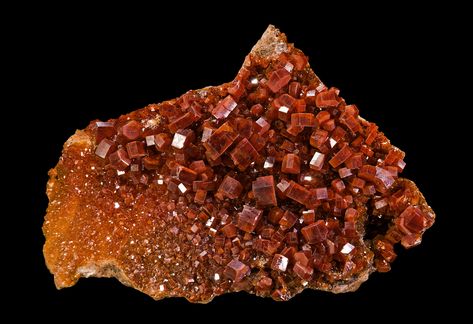 Vanadium [video] | GrrlScientist | theguardian.com Gem Hunt, Minerals Museum, Types Of Gems, Gem Mining, Arizona Usa, Minerals And Gemstones, Rocks And Gems, Gems And Minerals, Crystal Gems