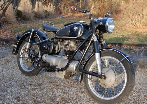 BMW R26 - Right Side Bmw Motorbike, Old Bmw, Bmw Motorcycle Vintage, Bmw Vintage, Motorbike Art, Bike Bmw, Motorcycle Vintage, American Motorcycles, Bmw Motorcycle