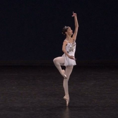 BALLET.ADDICTION❤️ on Instagram: “Martha Savin // age 12 // performing Talisman variation 🌟 exquisite performance 😍 @yagp / @vam_productions” Talisman Ballet, Yagp Ballet, Little Ballerina, En Pointe, Age 12, Dance Costumes, Pointe Ballet, Ballet Shoes, Dancer