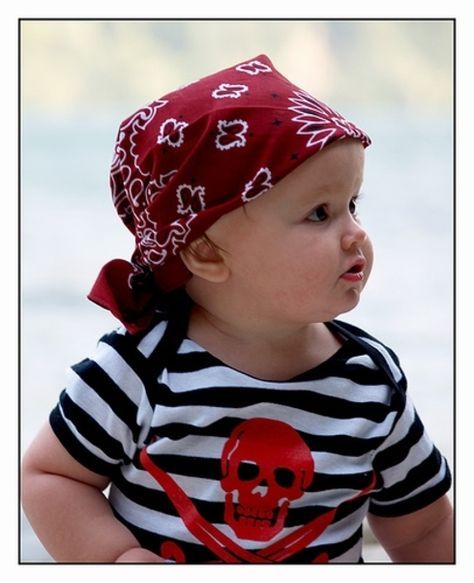 Baby pirate!! Pirate Girl Costume, Pirate Baby, Baby Kostüm, Baby First Halloween, Boy Diy, Baby Costume, Pirate Day, Pirate Birthday Party, Sea Birthday