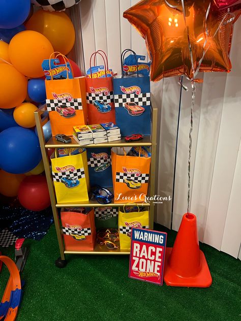 Hot Wheel Theme Party Favors, Hot Wheels Gift Bags, Hot Wheels Goodie Bags Ideas, Hot Wheel Photoshoot, Hot Wheels Loot Bag Ideas, Hotwheels Birthday Party Favors, Hot Wheels Favor Bags, Hot Wheels Birthday Party Ideas Favors, Hot Wheels Birthday Party Decor