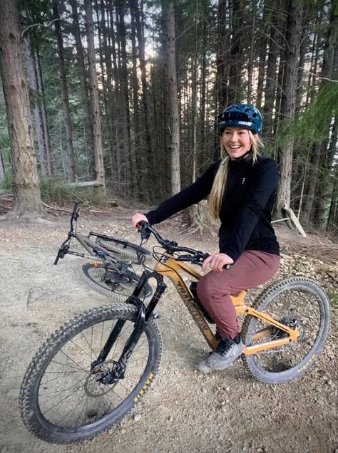 Mountain Bike Women’s Outfit, Mountain Biking Women Outfits, Mountain Bike Outfit Woman, Mtb Aesthetic, Mountain Biking Aesthetic, Biking Outfit Women, Mtb Outfit, Fall Branding, Mountain Biking Outfit